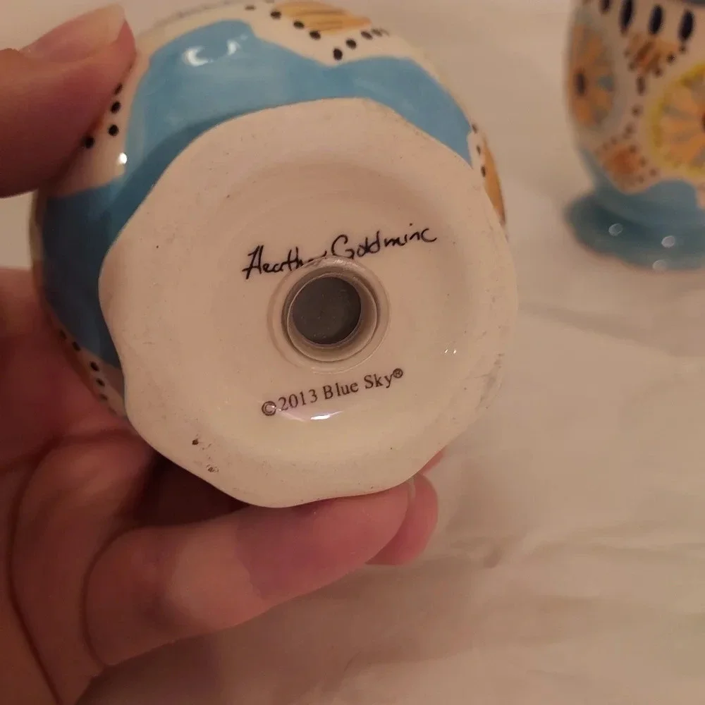 Blue Sky Heather Goldmine 2013 Ceramic Daisy Floral Salt and Pepper Shakers